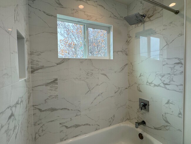 Building Photo - 900 Severus Dr