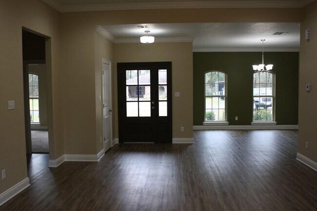 Building Photo - 217 Gano St