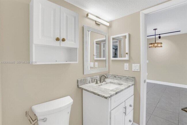 Building Photo - 9537 Weldon Cir