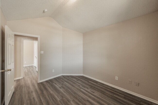 Building Photo - 1740 Cedar Tree Dr