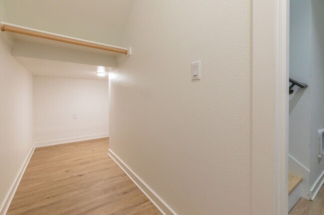 Building Photo - Stunning, Modern 4 bed home with attached ADU in King Neighborhood - AVAILABLE NOW!!