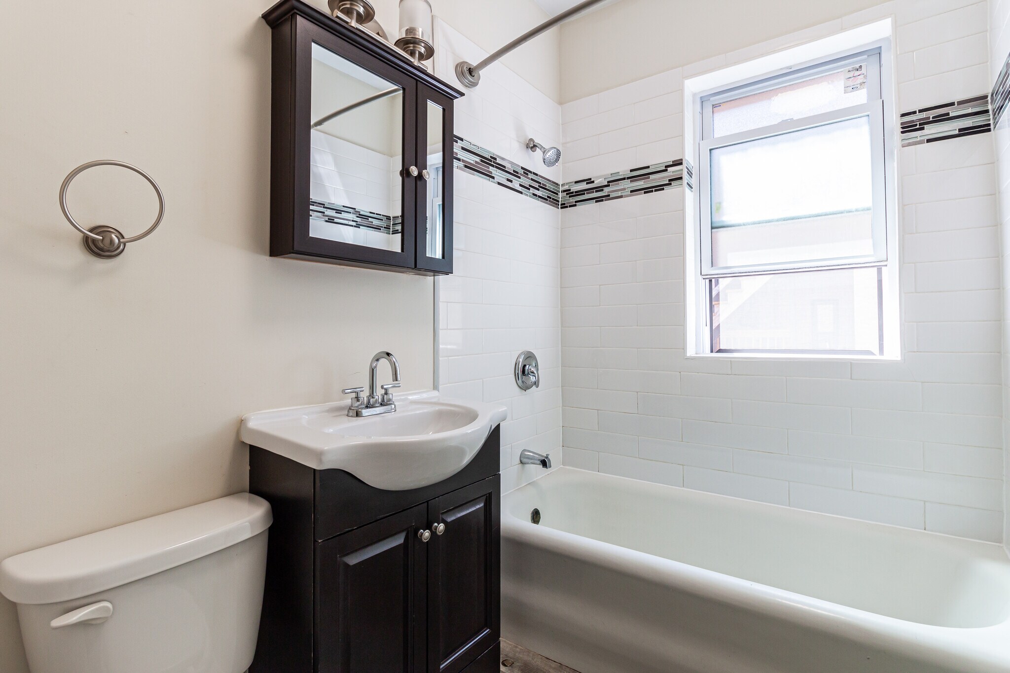 Building Photo - 1124 Maple Ave