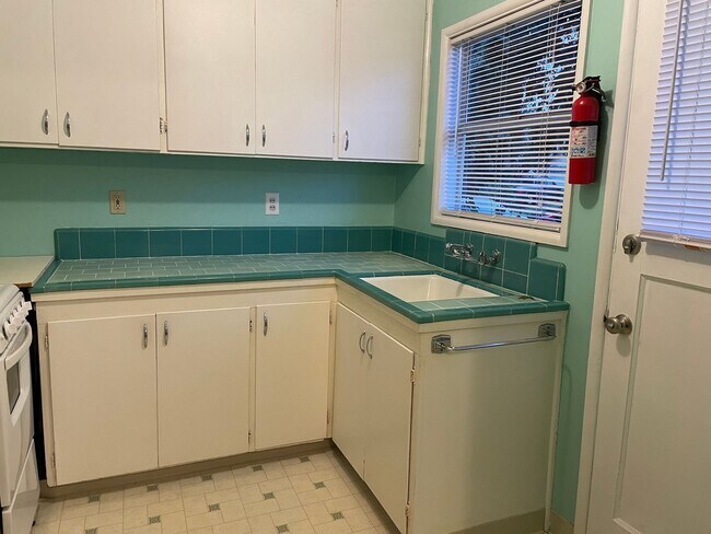 Building Photo - Bobbsey 1