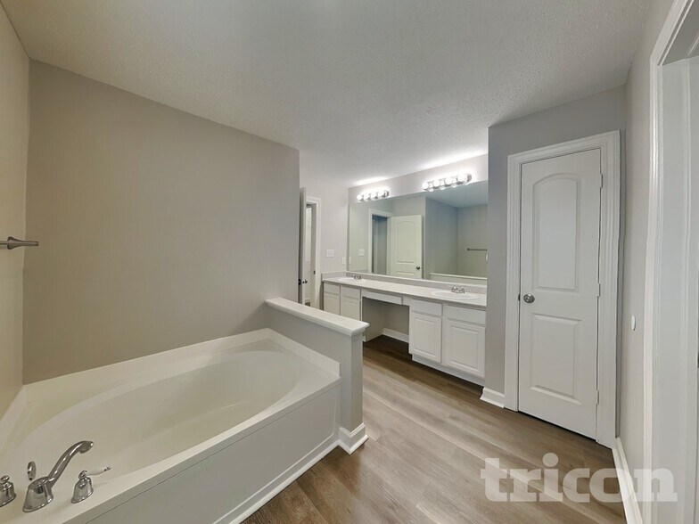 Building Photo - 5330 Basin Park Dr