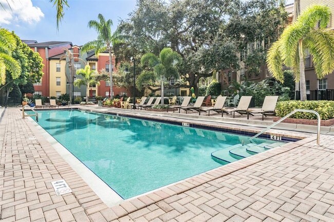 Building Photo - 2410 W Azeele St