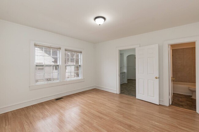 Building Photo - N Main St Duplex