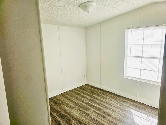 Building Photo - 3913 Carlyss Dr