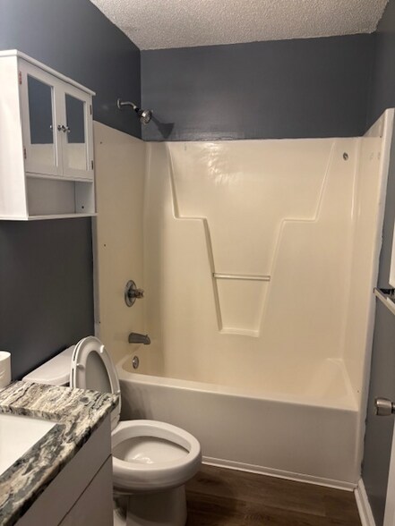 Building Photo - 805 6th Ave S