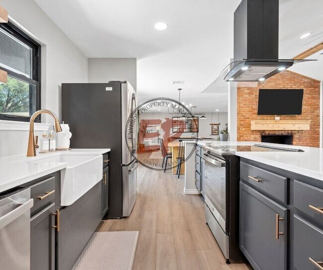 Building Photo - 1190 Greenwood Ln