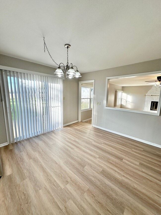 Building Photo - 3003 Killarney Dr