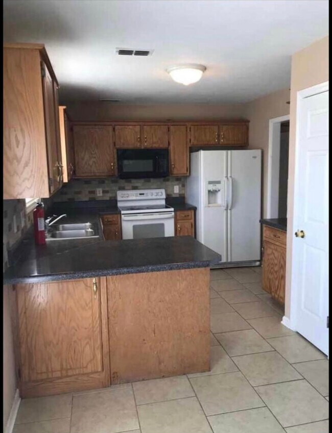 Building Photo - 321 Clearlake Dr