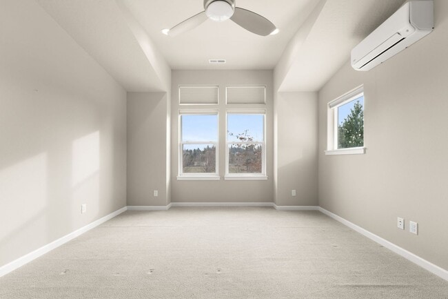 Building Photo - 2122 W Summit Pkwy