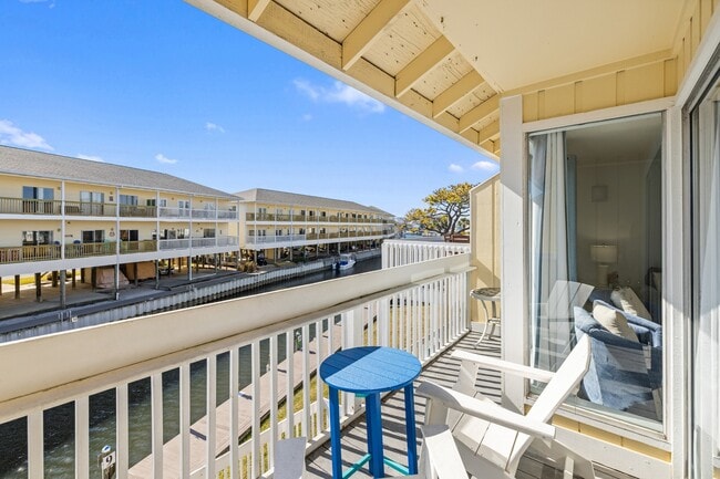 Building Photo - 775 Gulf Shore Dr