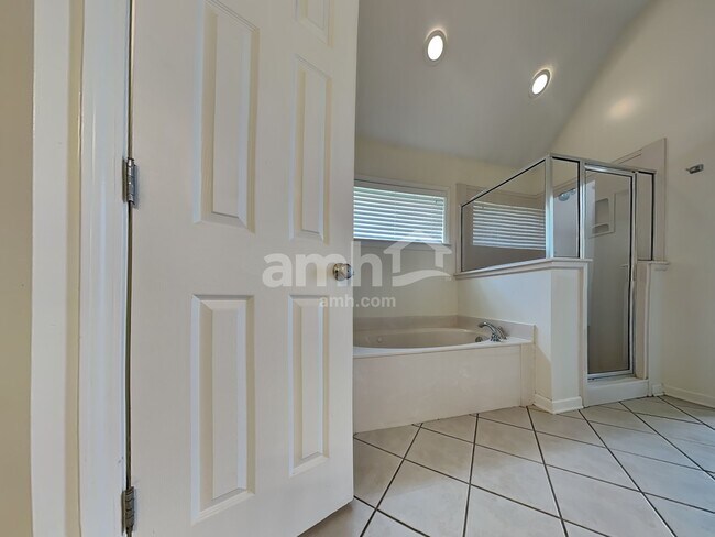 Building Photo - 8981 Oak Grove Blvd