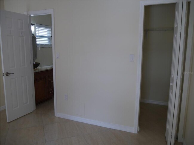 Building Photo - 3026 Vinson Ave