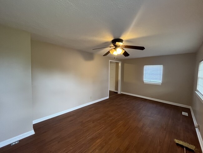 Building Photo - 1077 Williston Rd