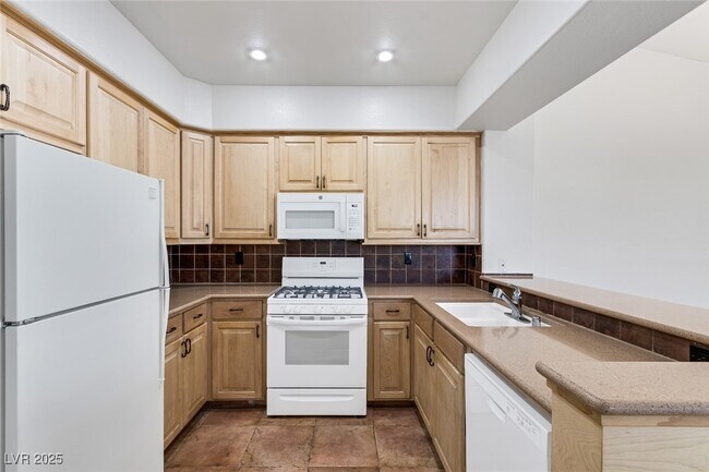 Building Photo - 9901 Trailwood Dr