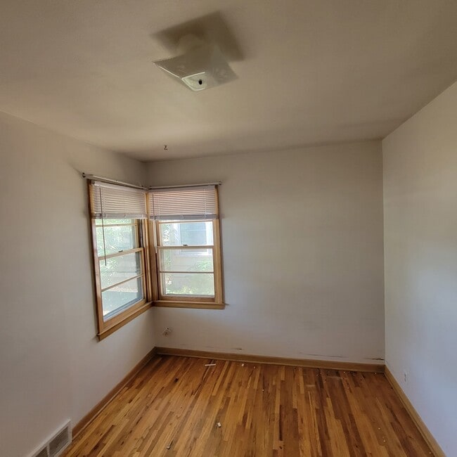 Building Photo - 20 W 25th Ave