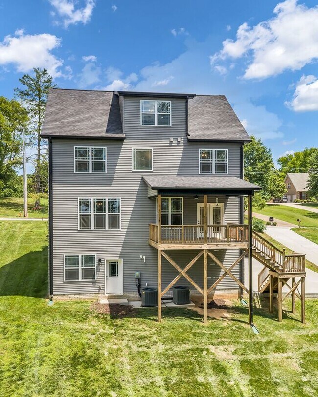 Building Photo - 420 Stonemeadow Rd