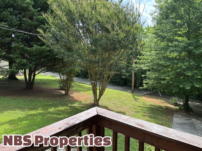 Building Photo - 119 N Clover Hill Ridge Rd