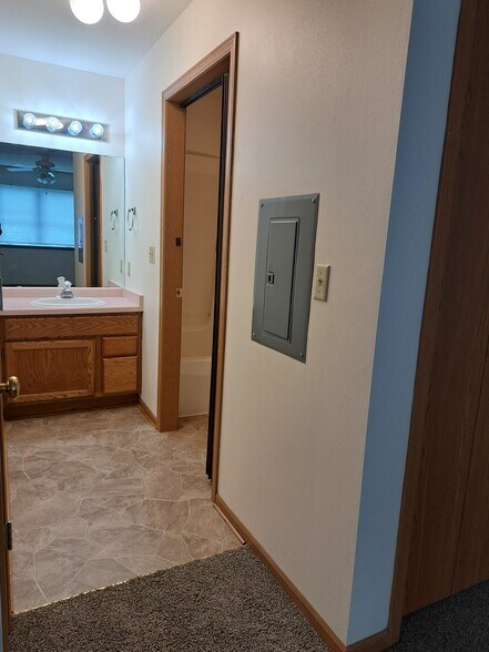 Building Photo - 586 Athletic Way