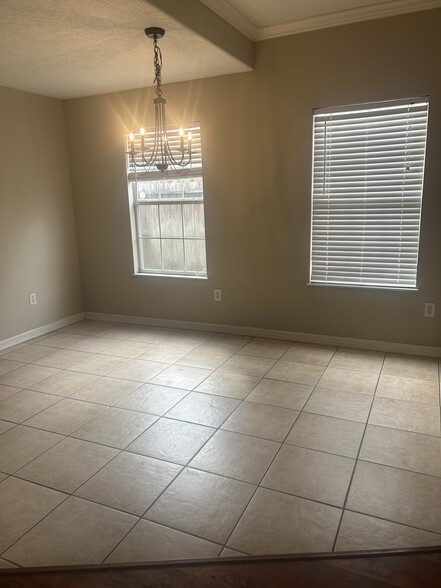 Dining area - 966 Saint Clair St