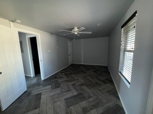 Building Photo - 2700 Cumberland Rd