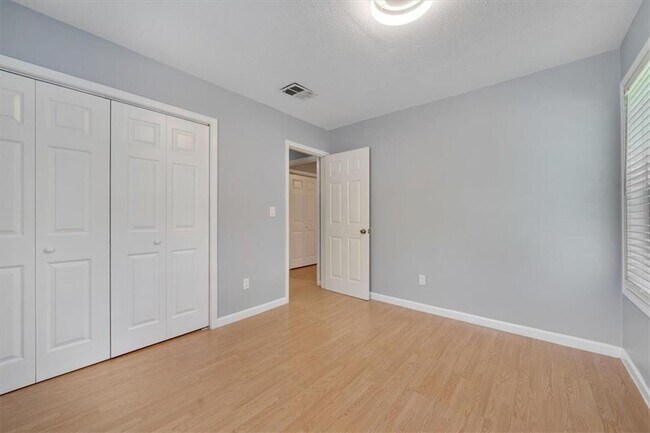 Building Photo - 3599 Woodbriar Cir