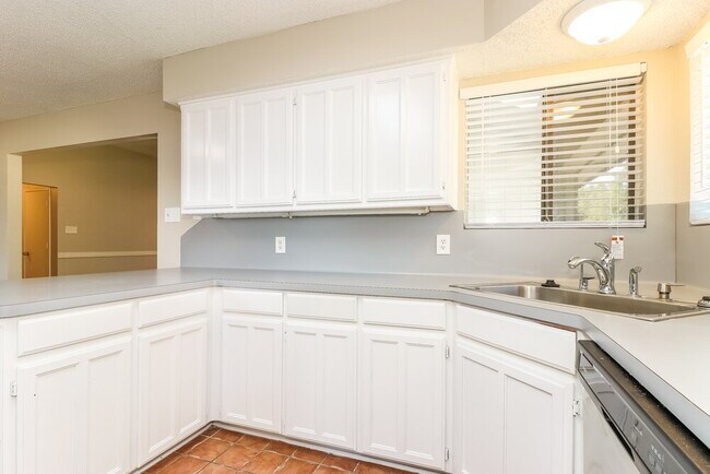 Building Photo - 6410 Running Creek Dr