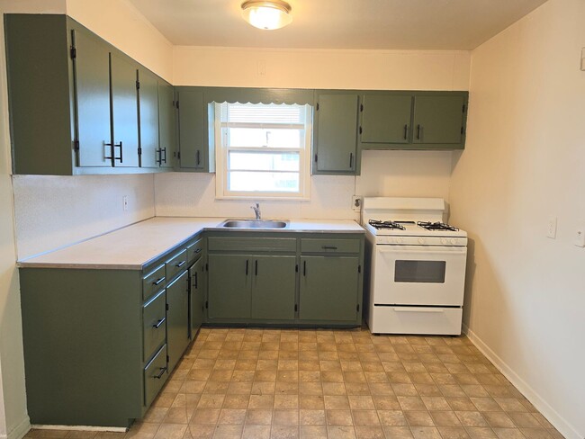 Building Photo - 212Bathgate