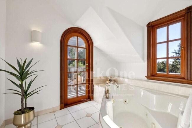 Building Photo - Short term, furnished possible for this magnificent home.