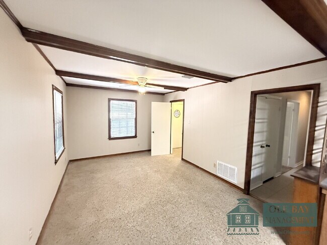 Building Photo - "Charming 3-Bed Oasis with Modern Comforts on Syracuse Street, Mobile!"  All approved application...
