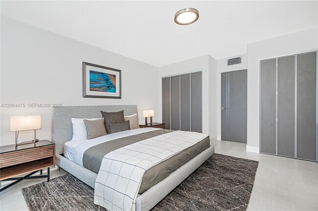 Building Photo - 2301 Collins Ave