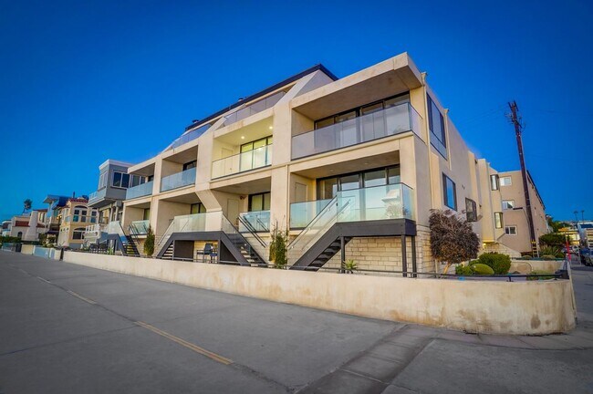 Building Photo - 1510 The Strand