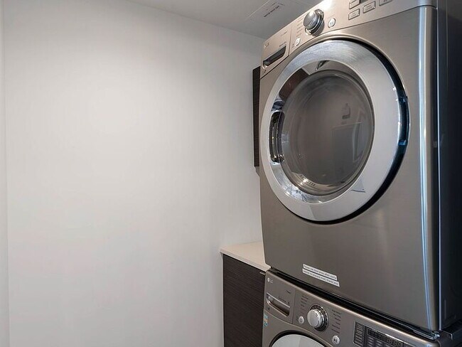 Building Photo - "Spacious 2-Bed, 2-Bath Gem in the Heart of Phoenix - 1188 Sq Ft of Modern Living!"