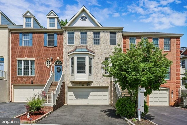 Building Photo - 417 Winding Rose Dr