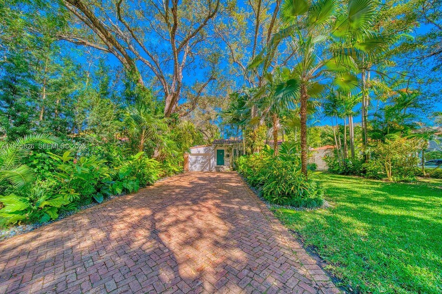 Building Photo - 3227 Riviera Dr