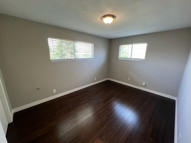 Building Photo - 1314 Red Apple Rd