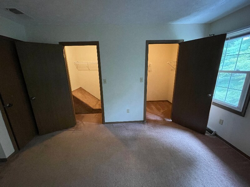 Building Photo - 1352 Red Tail Hawk Dr