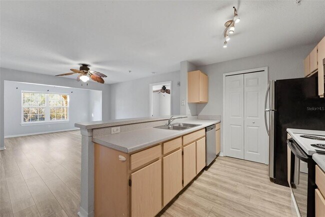 Building Photo - 5479 Vineland Rd