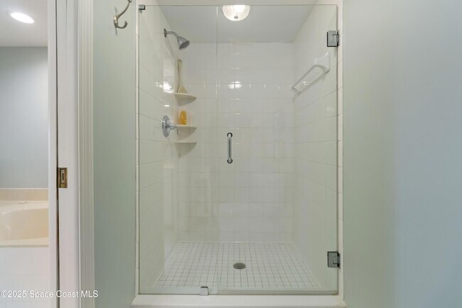 Building Photo - 215 Ballyshannon St