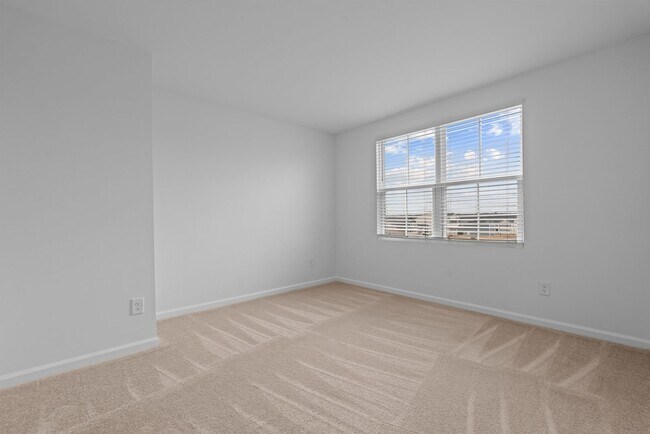 Building Photo - SHOWINGS CURRENTLY UNAVAILABLE!!!