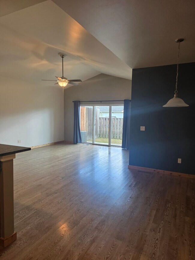 Building Photo - 16 Voyager Ln