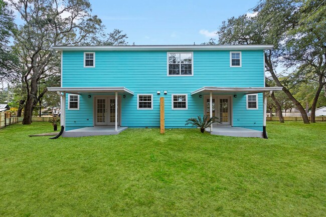 Building Photo - Beautifully Updated Townhouse in Niceville!