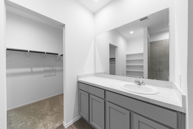 Building Photo - 16727 Hemlock Frst Ln