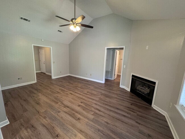 Building Photo - Quiet 3/2 Home with attached garage and fenced yard