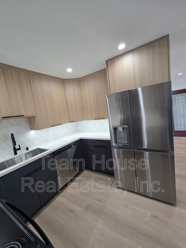 Building Photo - 7510 Etiwanda Ave