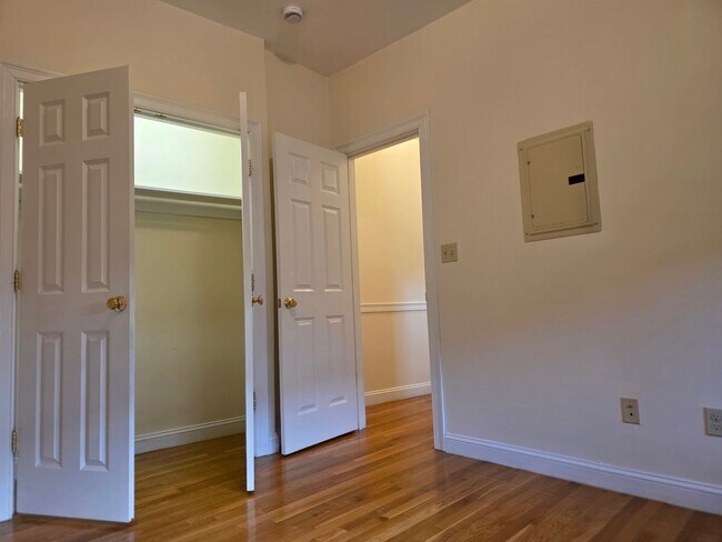 Building Photo - No brokers Fee, No Security Deposit, Heat, Hot Water Included, Elevator, Laundry, Steps from the ...