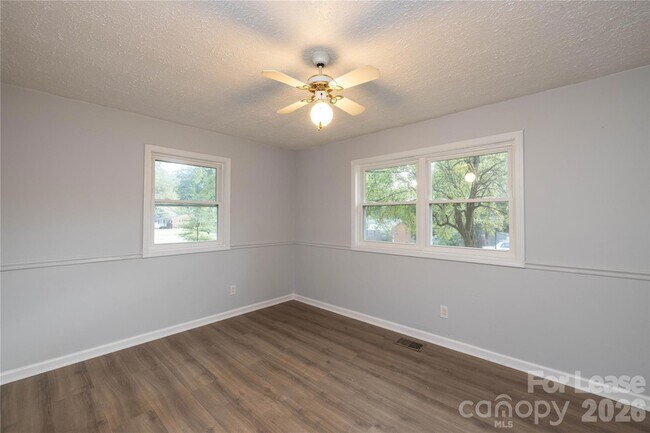 Building Photo - 420 Eastover Ave