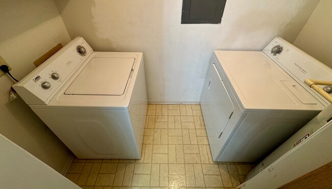 Building Photo - 1899 Tryon Dr